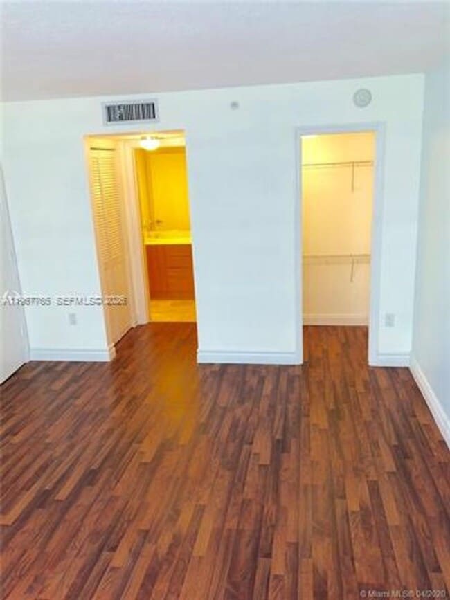 Building Photo - 6917 Collins Ave