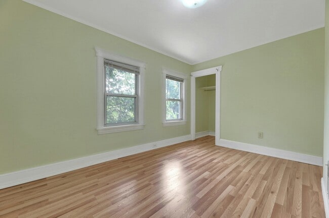 Building Photo - 31 Chestnut St