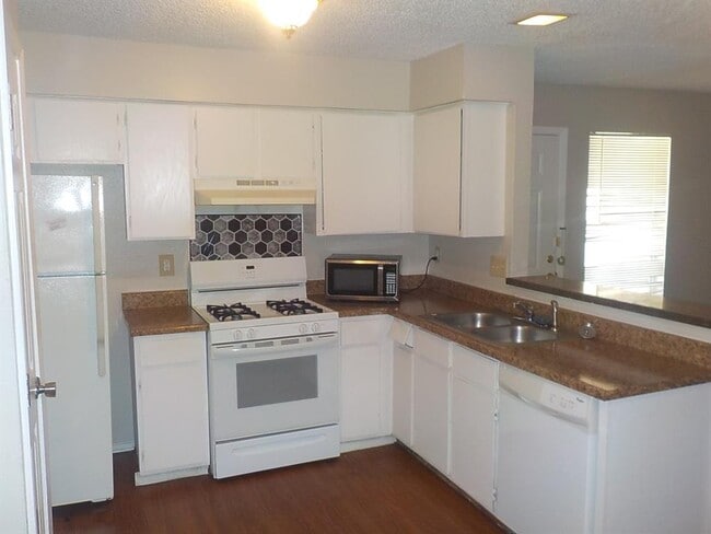 Building Photo - 2205 Leah Cove