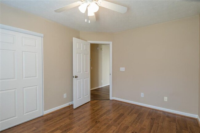 Building Photo - 2375 Lexington Ln