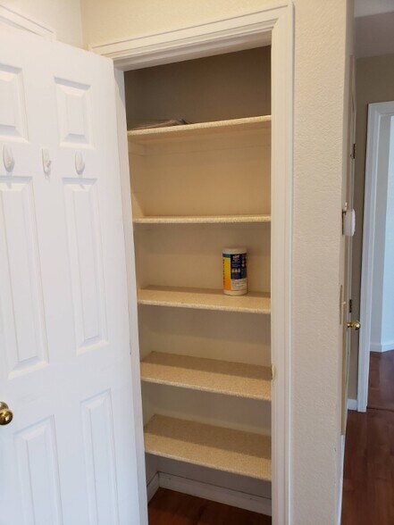 Building Photo - 5225 White Willow Dr