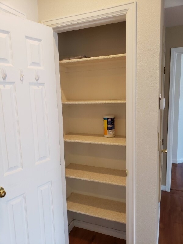 Building Photo - 5225 White Willow Dr