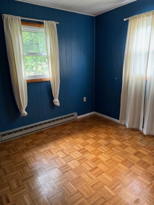 Building Photo - Above Garage Apartment