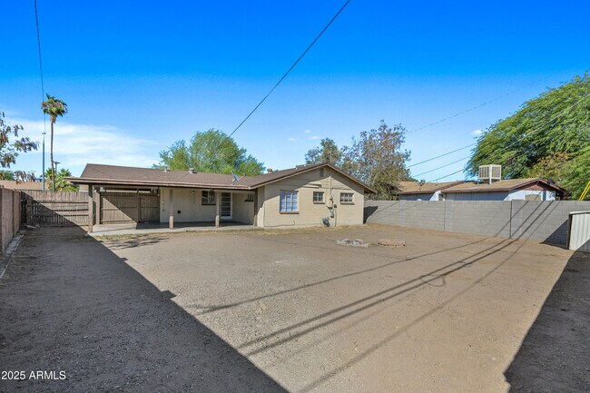 Building Photo - 3001 W Elm St