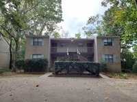 Building Photo - 2903 Woodrich Dr
