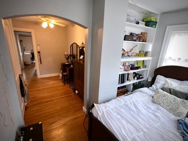 Building Photo - 8/1 Fantastic Location. Fenced Yard. 4 bed 2 bath. Porch. Hardwood. Close to CMU