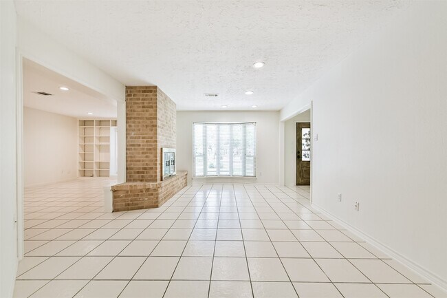 Building Photo - 807 Stadium Cir