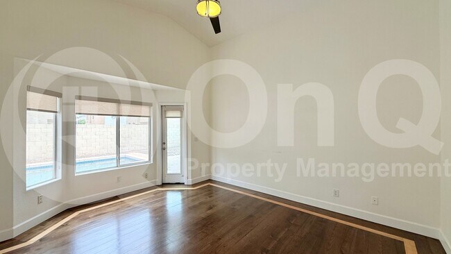 Building Photo - 920 W Breckenridge Ave