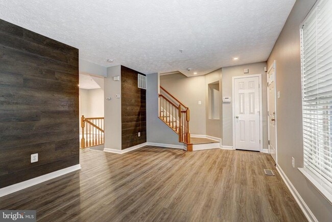 Building Photo - 9306 Vanguard Ct