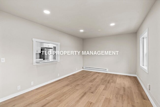 Building Photo - 227 S 6th St