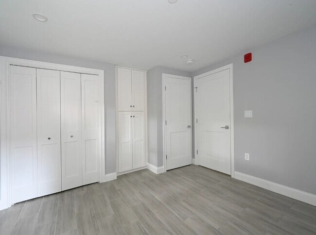 Building Photo - 245 Elm St