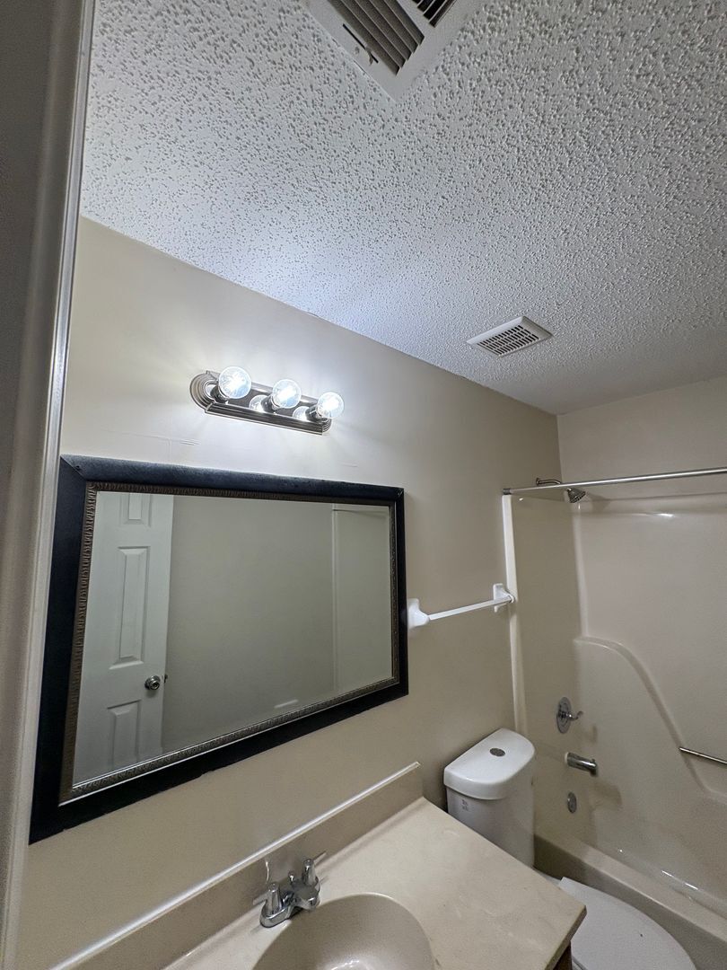 Building Photo - 6459 Summer Creek E