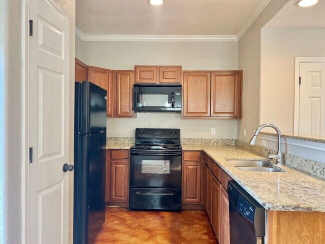 Building Photo - 5107-5109 Flipper Dr