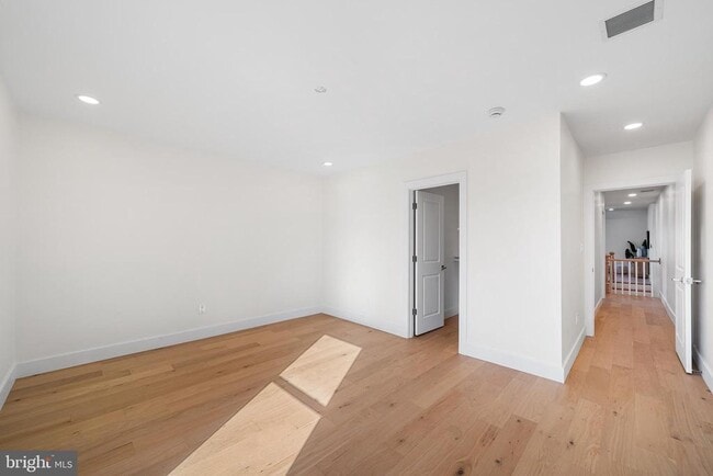 Building Photo - 703 Preston Ave