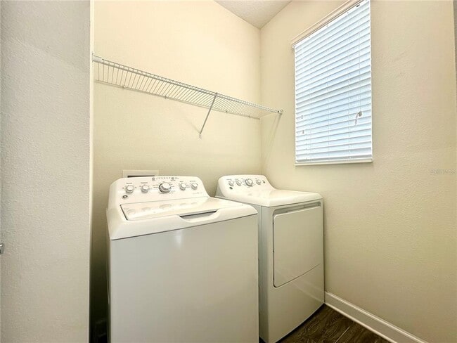 Building Photo - 10247 Love Story St