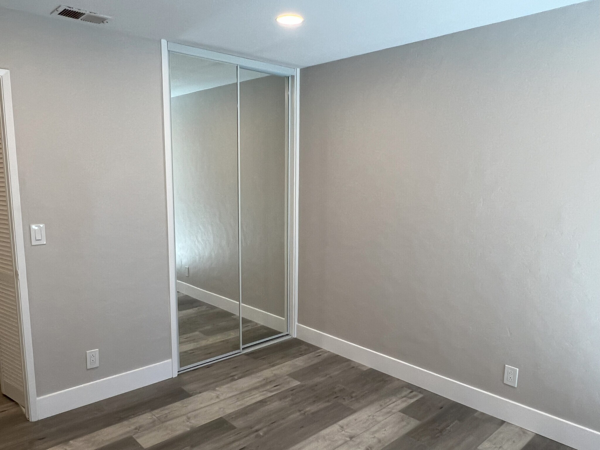New Mirrored Closets! - 5181 Oxbow Ct