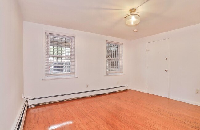 Building Photo - 509 7th St