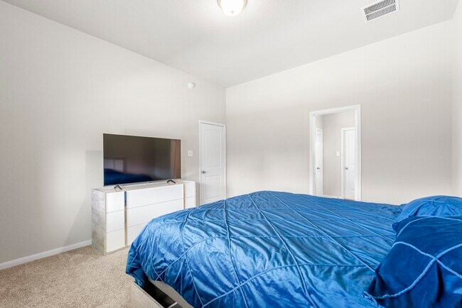 Building Photo - 5006 Sunway Dr