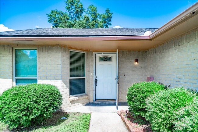 Building Photo - 17003 Enchanted Cir W