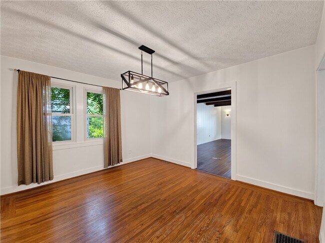 Building Photo - 140 Irvington Rd