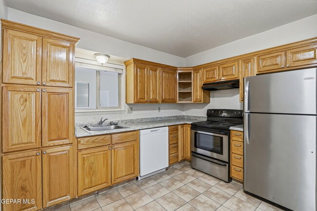 Building Photo - 4433 N Stanton St