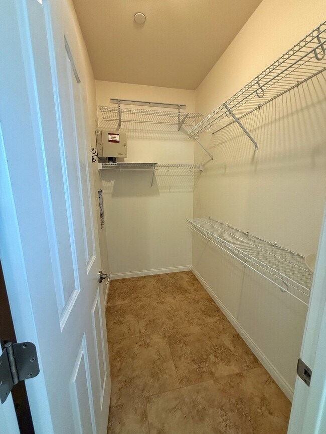 Building Photo - 1099 Buena Vista Way