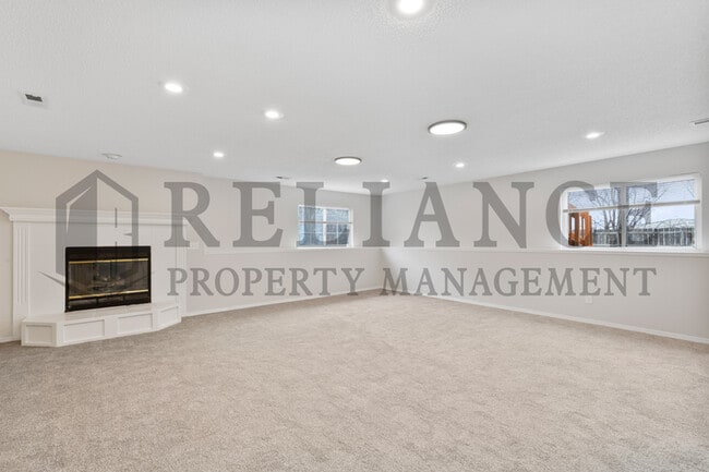 Building Photo - 215 Peachwood Dr