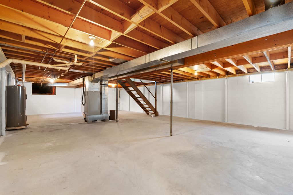 Building Photo - 270 W Orange Rd