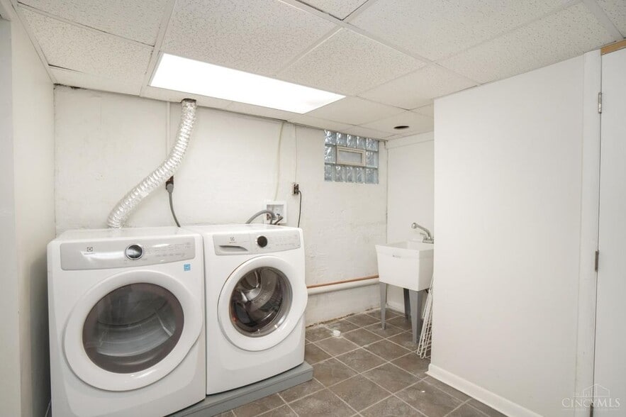 Building Photo - 6622 Bramble Ave