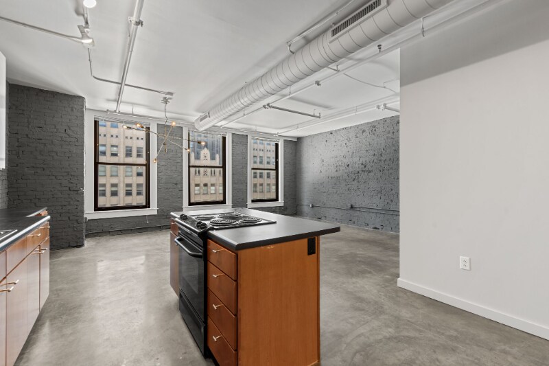 Building Photo - 1006 Olive St