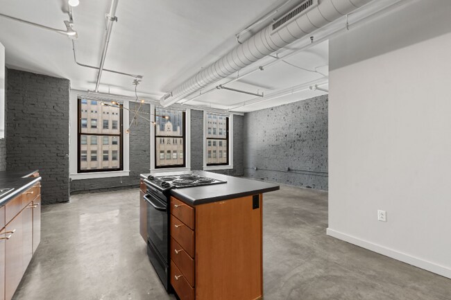 Building Photo - 1006 Olive St