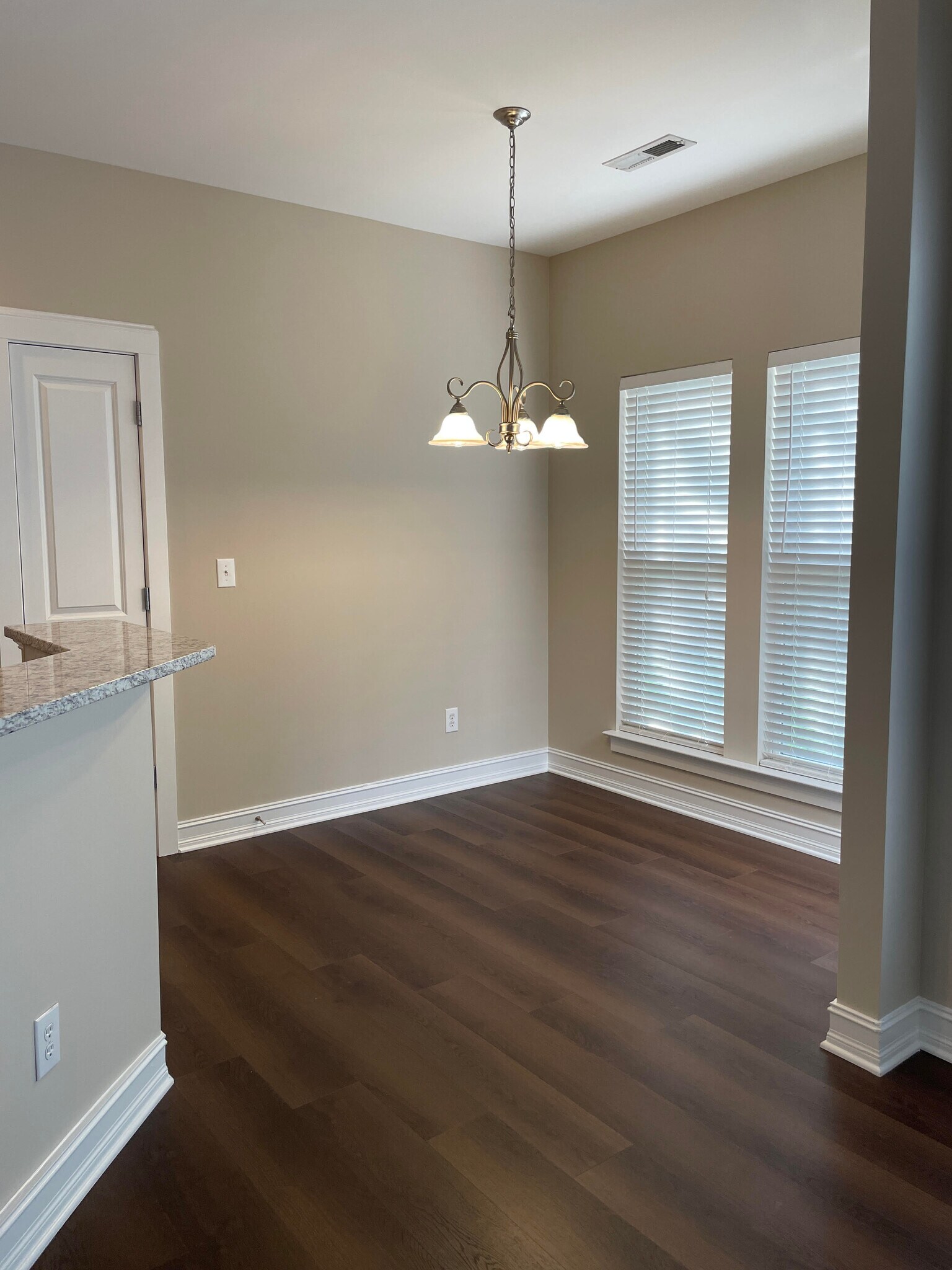 breakfast nook - 8813 Castle Cliff Dr