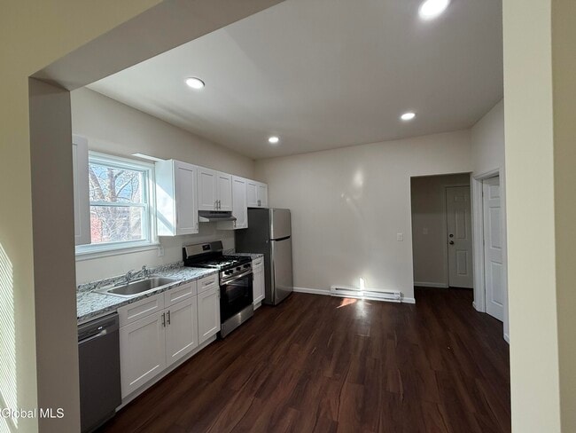 Building Photo - 10 Orange St