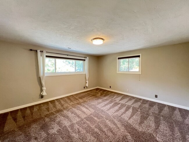 Building Photo - Elegant Four Bedroom Home
