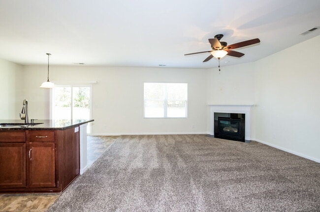 Building Photo - 2011 Blue Stream Ln