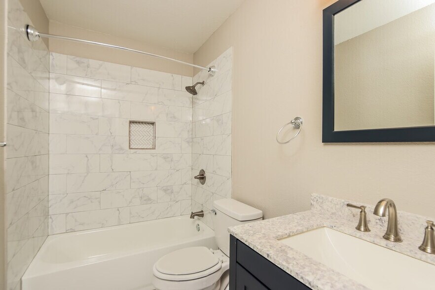 Building Photo - 2201 Woodberry Dr