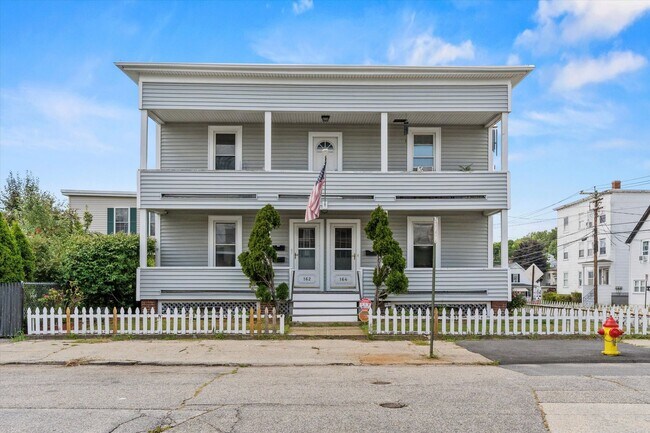 Primary Photo - 164-162 Alsace St