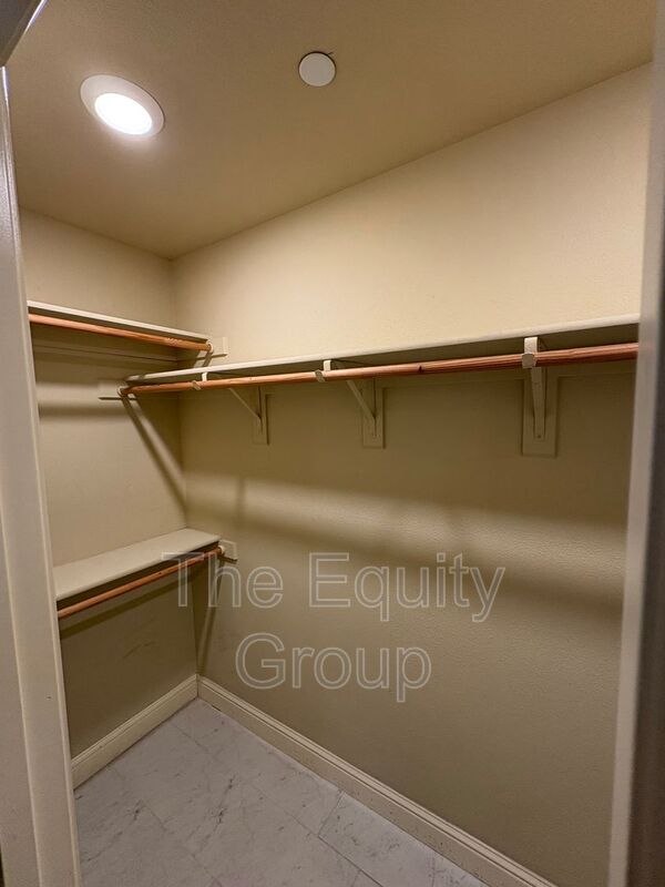 Building Photo - 4201 W Wren Ave