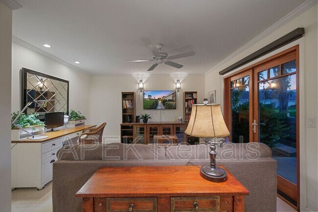 Building Photo - 74939 Vía Lago