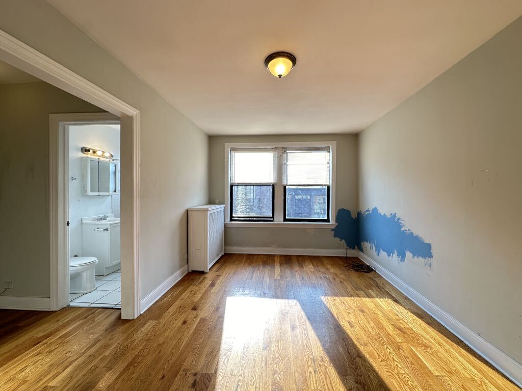 Building Photo - 629 W Belmont Ave