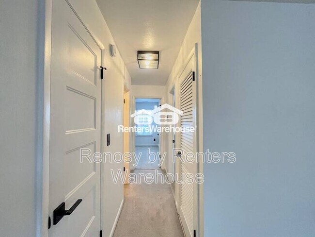Building Photo - 1843 Chantilly Ct