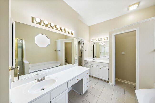 Building Photo - Spacious Cul De Sac Location Surrounded by...