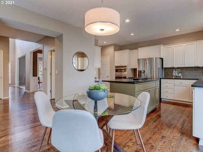 Building Photo - Sought after Remington 4bed 2.5bath with Lots of Yard Space!