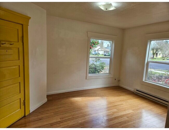 Building Photo - 608 4th St