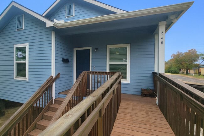 Building Photo - 649 W 18th St