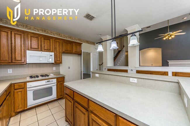 Building Photo - 6 Bedrooms, 3 garage space house. US75 & A...