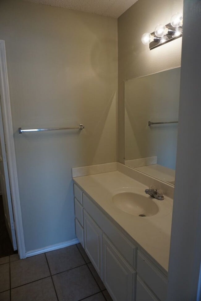 Building Photo - 412 Kline Ave