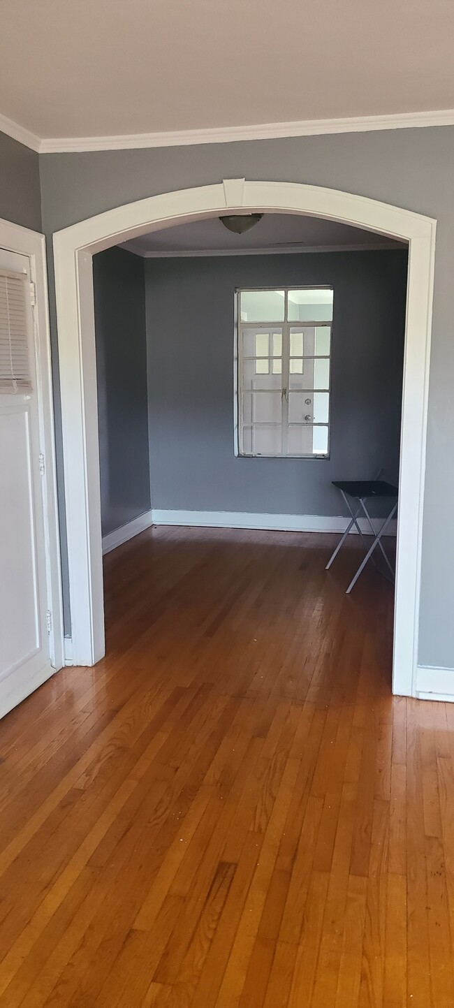 Breakfast nook - 1477 Carolina Ave