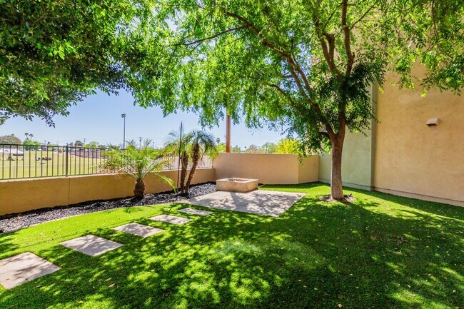 Building Photo - 7601 E Roosevelt St