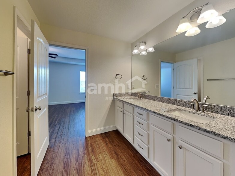 Building Photo - 10187 Dover St